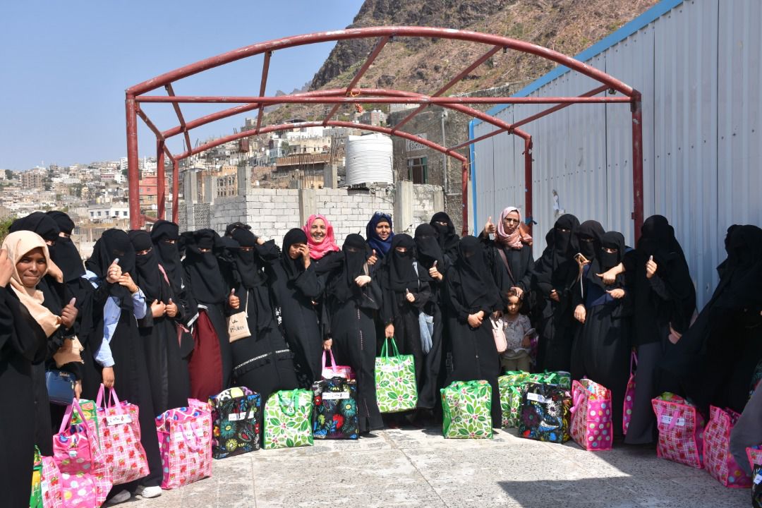 مركز الملك سلمان للإغاثة يدرب ويؤهل 120 امرأة بتعز 