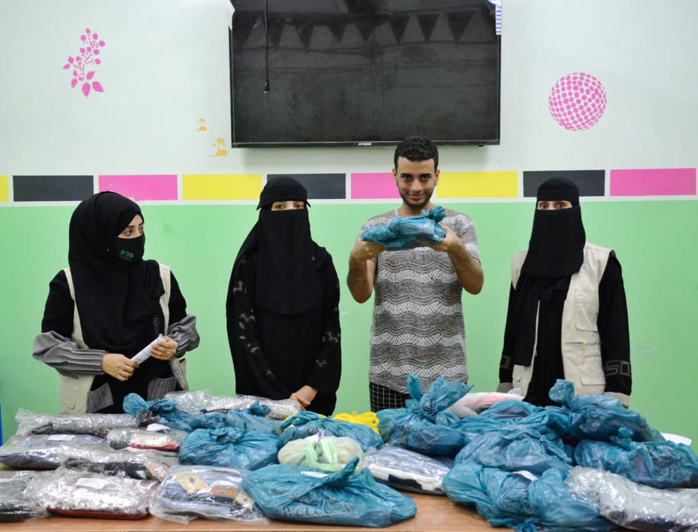 جمعية أطفال عدن للتوحد توزع كسوة العيد لـ38 طفل