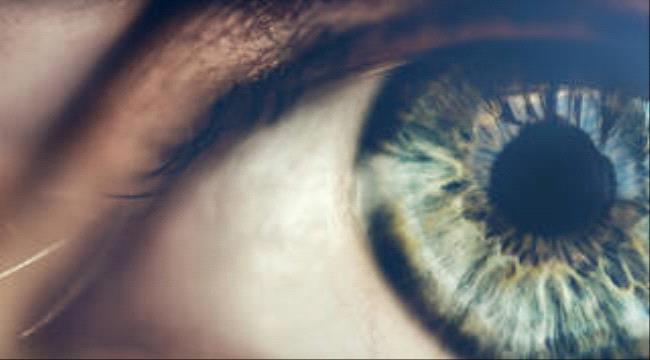 علامات تظهر في العين قد تكشف عن حالات صحية مقلقة