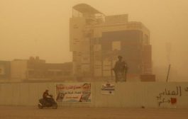 العشرات من حالات الاختناق جراء عاصفة رملية تضرب العراق