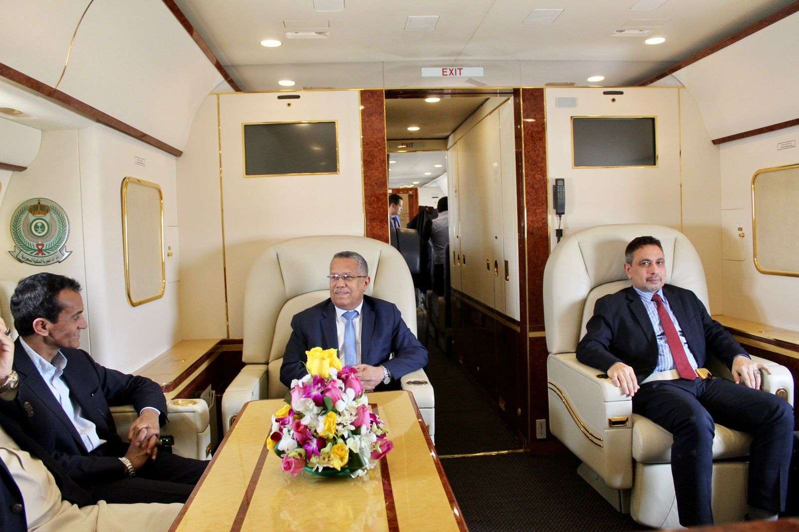 رئيس المجلس الرئاسي وبن دغر يصلان إلى عدن