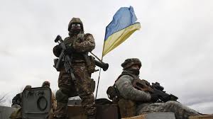 في تحول خطير ..القوات الأوكرانية ترمي على الجيش الروسي حاوية مع أمبولات
