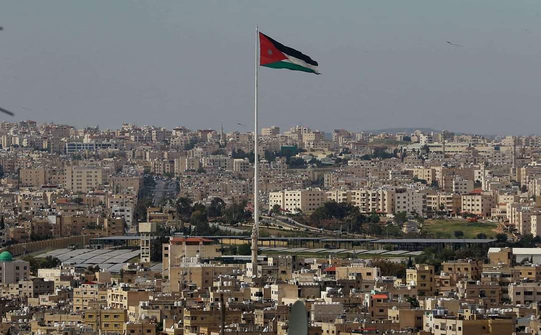 وفد الحكومة يصل الأردن للمشاركة في مباحثات فتح الطرقات المغلقة في تعز