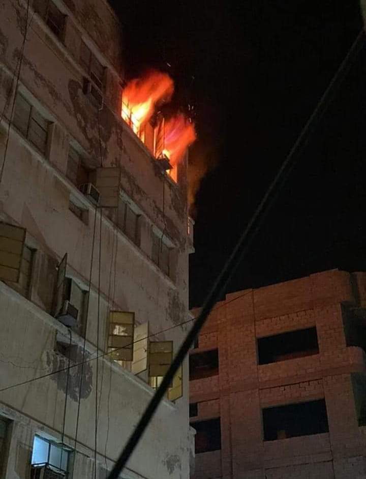 اندلاع حريق بإحدى عمارات الشارع الرئيسي بالمعلا 