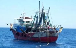 منذ أكثر من شهر ..  مليشيا الحوثي قرصنت سفينة مصرية وتحتجز 20 صياداً