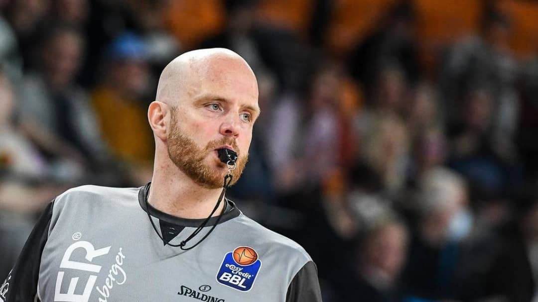 سبب غريب يمنع حكم سلة ألماني من إدارة المباريات