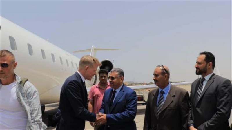 يلتقي قيادة المجلس الرئاسي .. المبعوث الأممي لدى اليمن يصل عدن