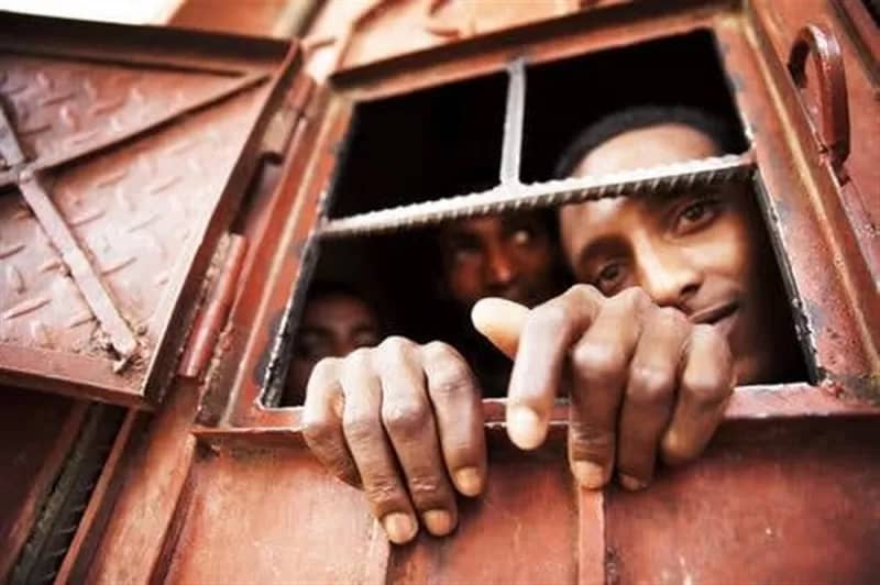 ممارسات مليشيات الحوثي بحق اللاجئين الأفارقة لا تمت للإنسانية بصلة