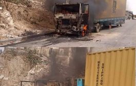 شاحنة كبيرة تتعرض للاحتراق على خط محافظة لحج 