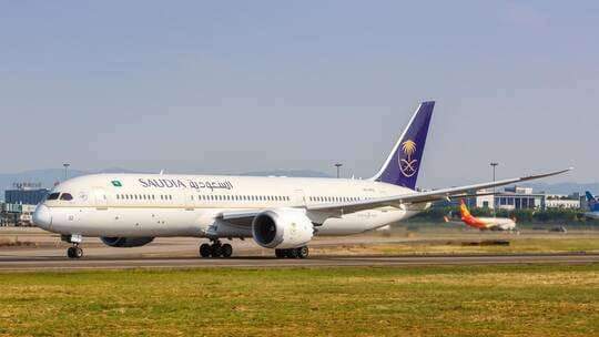 الخطوط السعودية تعلن إنزلاق طائرة تابعة لها في مانيلا