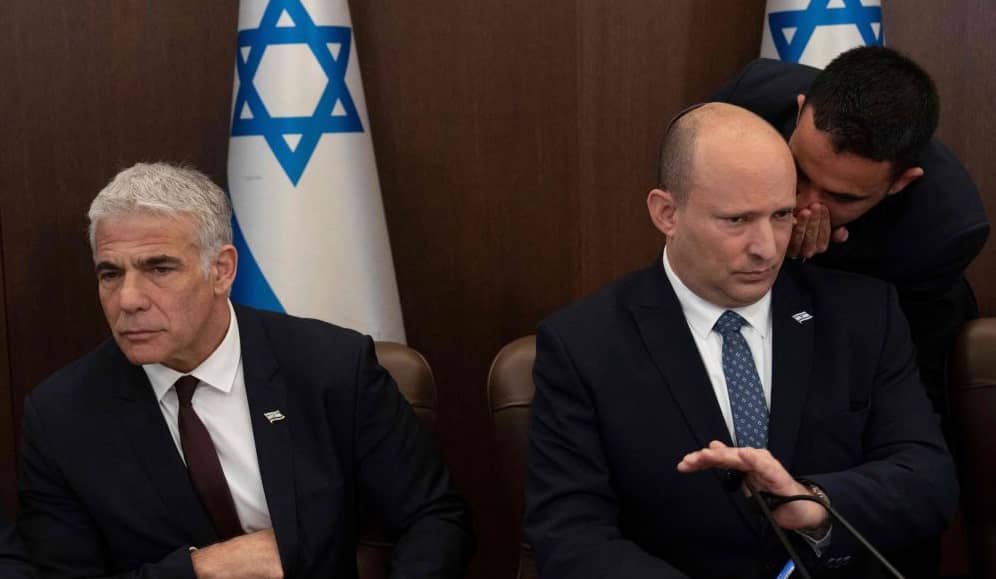 انهيار الائتلاف  الإسرائيلي .. بينيت ولابيد يعلنان حل الكنيست والأخير رئيساً لحكومة تسيير الأعمال