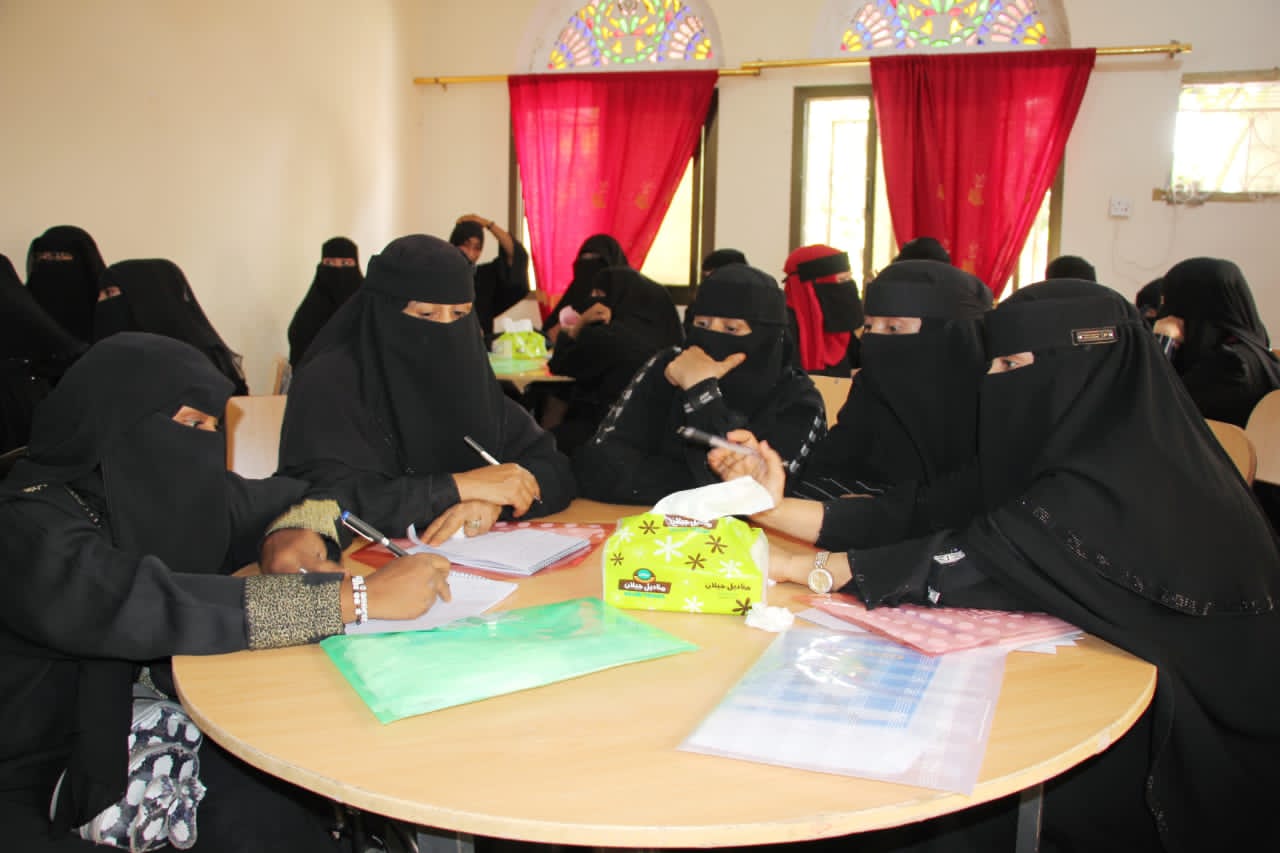 لحج : جمعية بسمة تقيم دورة تدريبية للفتيات في مجال النوع الاجتماعي والقرار (1325)