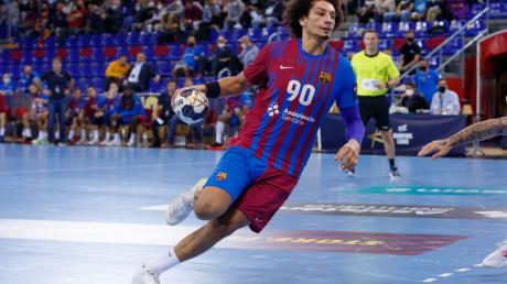 لاعب برشلونة الإسباني لكرة اليد يُثير هذه الأزمة في مصر