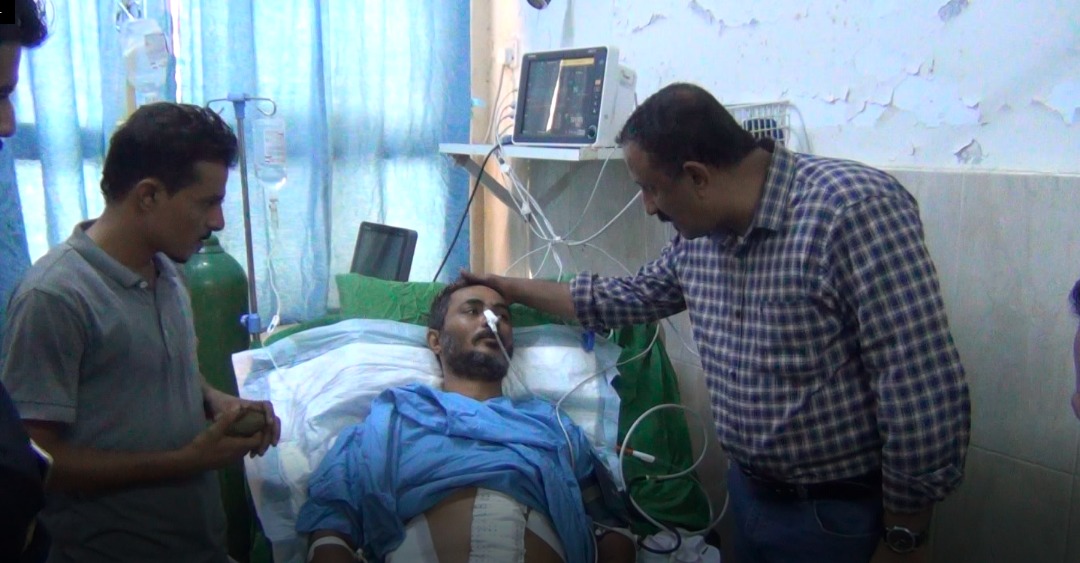 الوكيل النوبة يتفقد جرحى تفجير خور مكسر الإرهابي في عدد من مستشفيات عدن