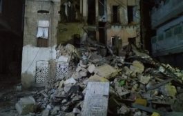 المكلا : انهيار مبنى سكني مكون من اربع طوابق