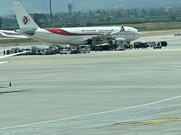 العثور على جثتي شابين داخل طائرة في مطار الجزائر