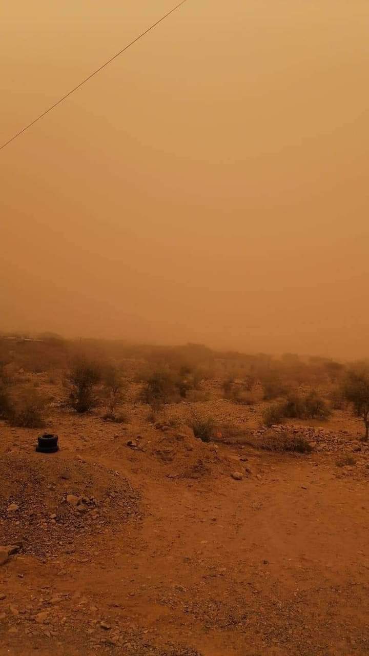 موجة غبار كثيفة تضرب شبوة ومأرب 