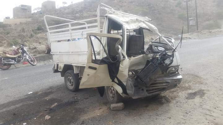 مصرع ثلاثة أشخاص وإصابة أكثر من 10 آخرين في حادث مروع بمحافظة لحج