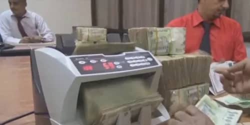 مطالبات بتوريدها لمركزي عدن ..  إيرادات منفذ 