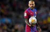 ألفيش: برشلونة لا يحترم لاعبيه التاريخيين