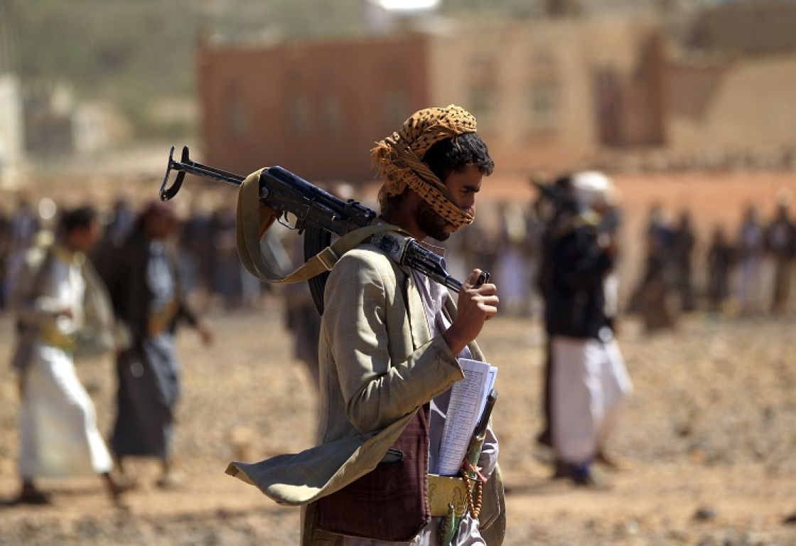 الحوثيون يحفرون الخنادق ويبنون المتاريس استعداداً لجولة قادمة من الحرب