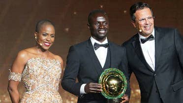 ماني يتوج بجائزة أفضل لاعب إفريقي متفوقاً على صلاح وميندي