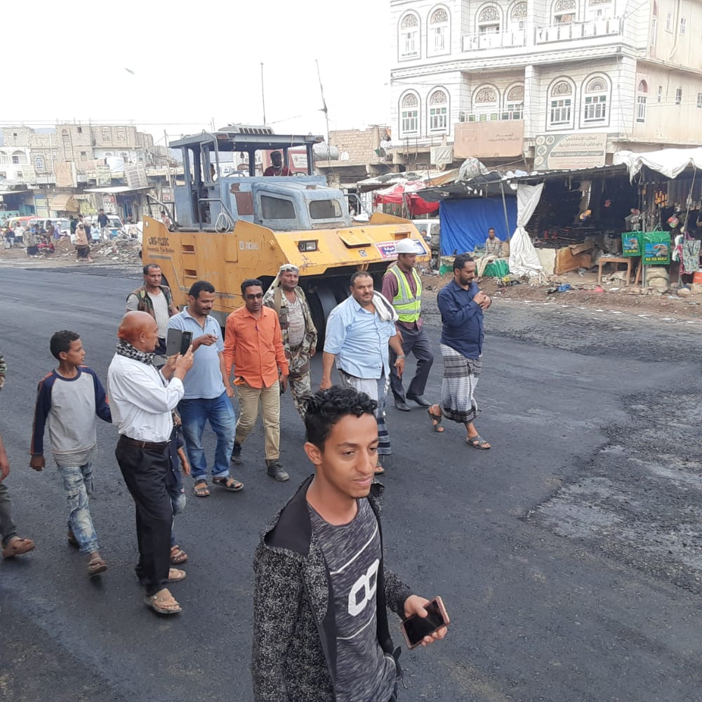 الزيدي والطب يتفقدون سير العمل في مشروع اعادة تاهيل وسفلتة الشارع العام بقعطبة