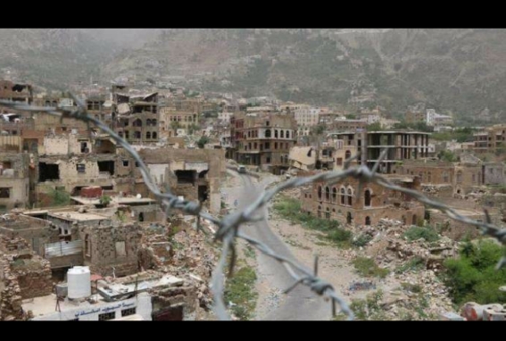 مسلحون يهاجمون محل تجاري ويختطفون مالكه بتعز 