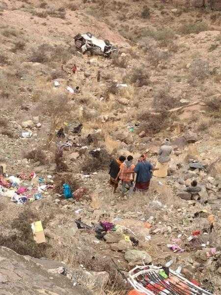 قتيل وأكثر من عشرة مصابين يمنيين في حادث مروع بليلة عيد الاضحى