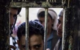 هكذا يعذب الحوثيون المختطفين الرافضين سماع محاضرات زعيم الميليشيا!