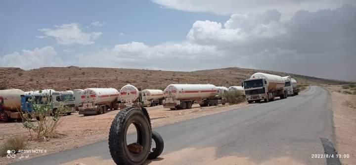 شبوة : التقطع لكل القاطرات المحملة بالغاز المنزلي والبترول المتجه لعدن والمحافظات المجاوره 