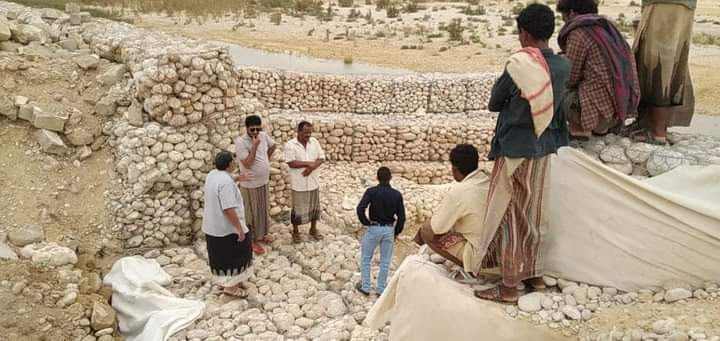 مكتب الزراعة بالمهرة يعلن إنجاز مشاريع بوادي الجزع مديرية الغيضة