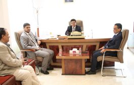 وزير النفط يطلع على سير العمل بالإدارة العامة لشركة النفط اليمنية