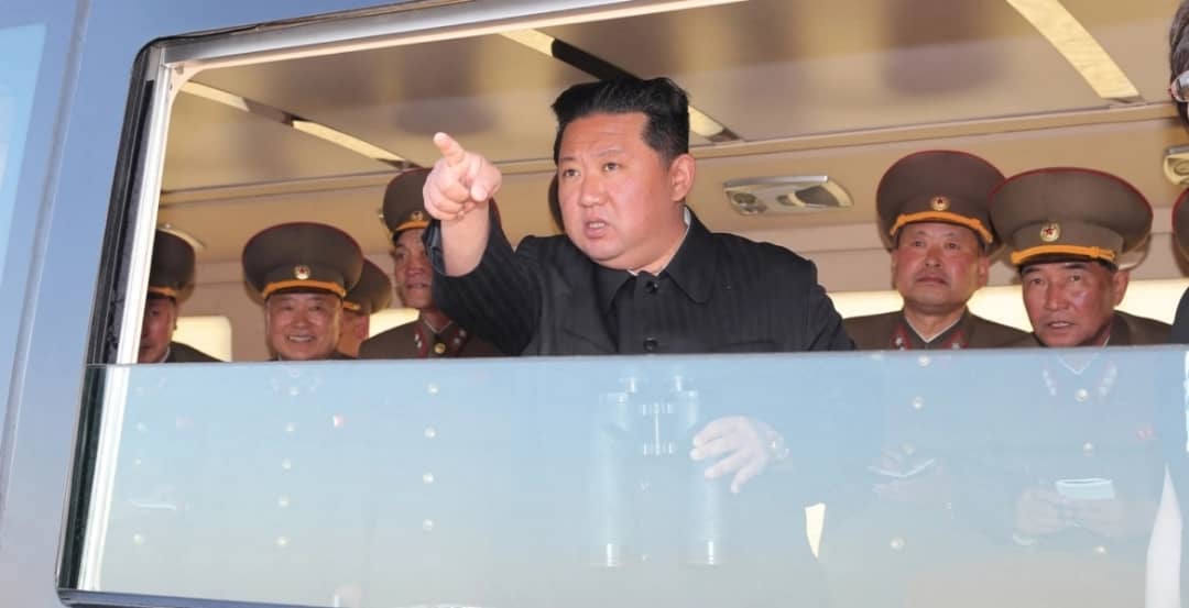 كوريا الشمالية مستعدة لإرسال 100 ألف “متطوع” للمشاركة في الحرب بأوكرانيا