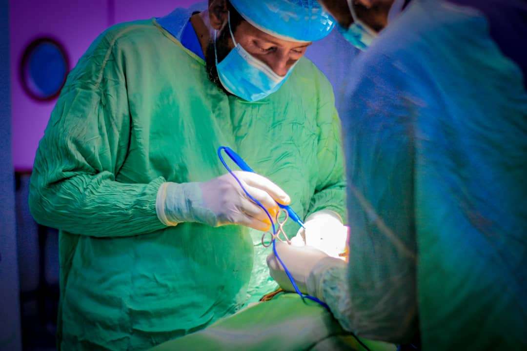 استئناف المخيم الجراحي الثاني لاستئصال الطحال بمستشفى حضرموت الحديث