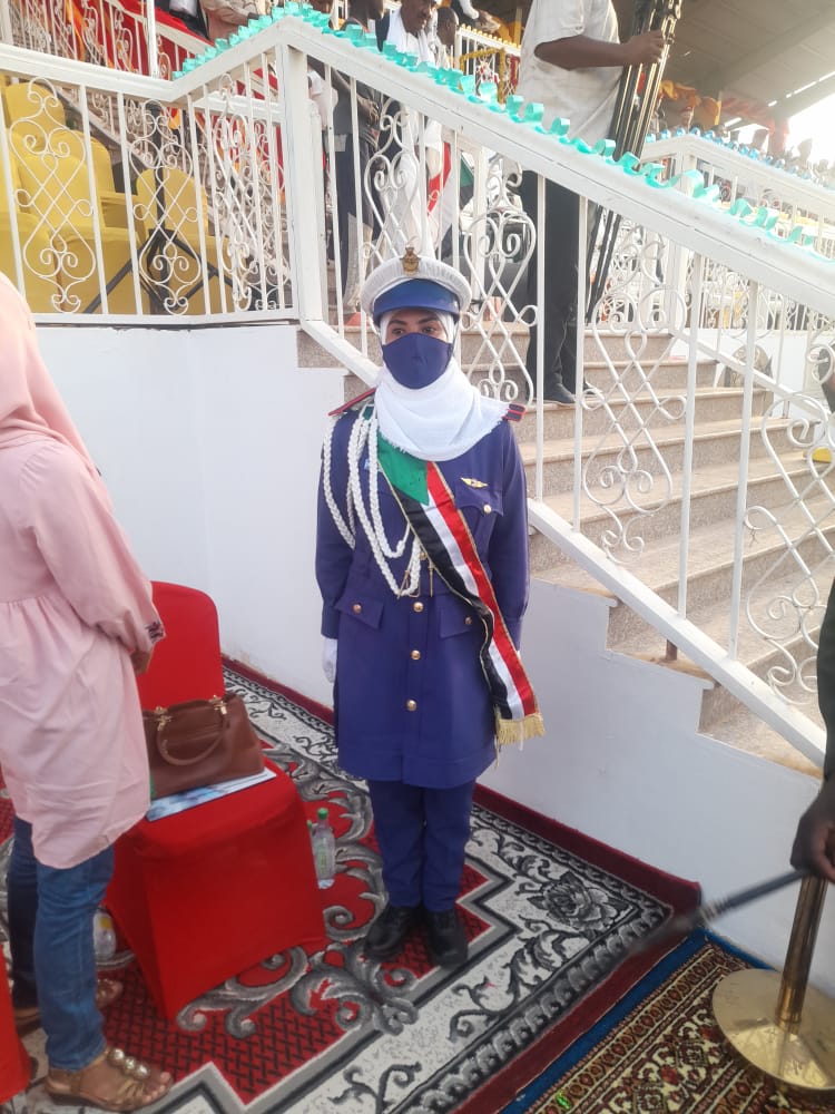 بنت محافظة لحج تحصل على المركز الأول من كلية الطيران بالسودان 
