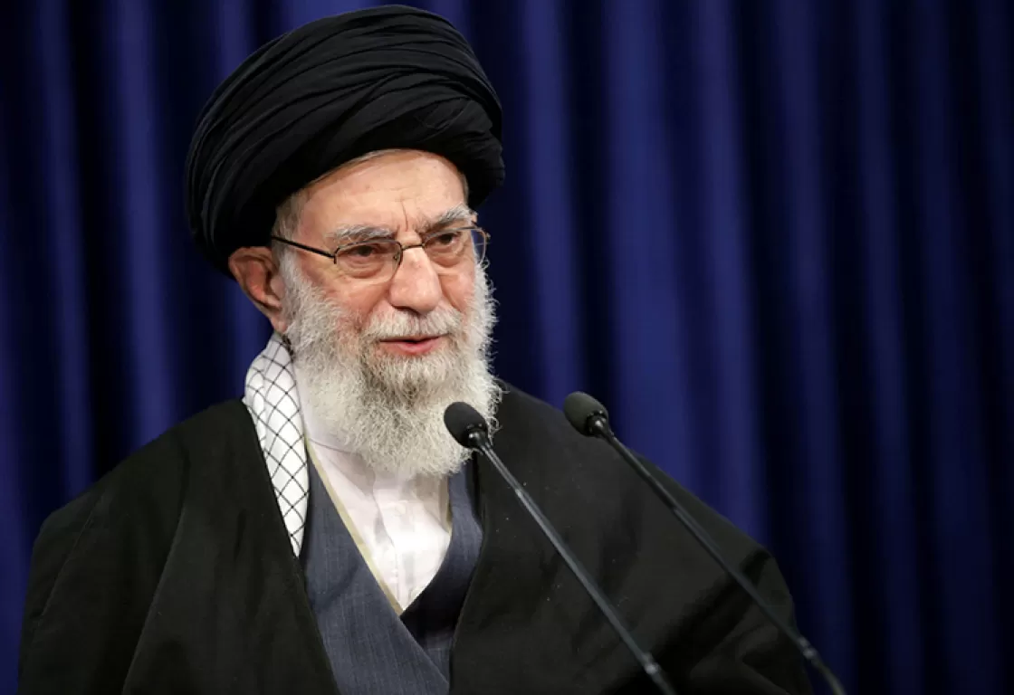 لخامنئي 200 مليار دولار.. وللإيراني دولار واحد