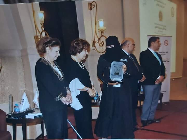 شابة من لحج تحصل على الوسام الفضي بمسابقة الوسام العالمي لصانعات التغيير