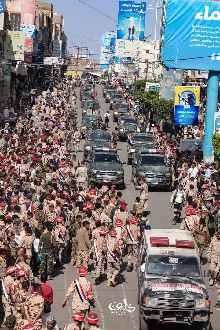 عروض عسكرية بمأرب وتعز .. وتسأل عن ما قدمته هذه القوات في حربها ضد الحوثي