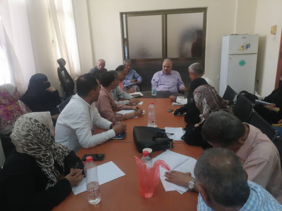 اجتماع صحي موسع بعدن يناقش تفعيل عمل مكاتب الصحة بالمحافظة