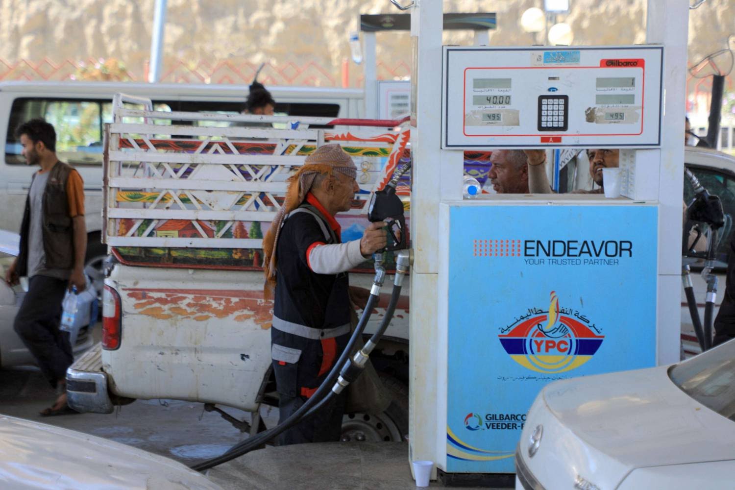 الحوثيون يستغلون أزمة الوقود لمراكمة الأرباح