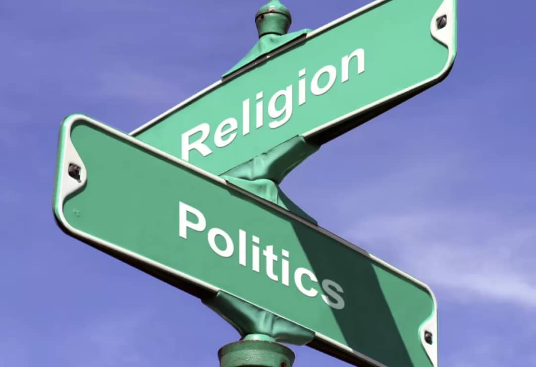 الخلط بين الدين والتوصيف السياسي