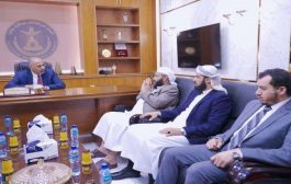 الزُبيدي يلتقي وزير الاوقاف ويوجه بضبط الخطاب الديني في المساجد