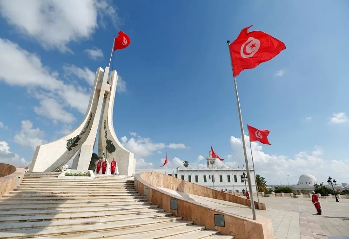 إخوان تونس يستبقون 