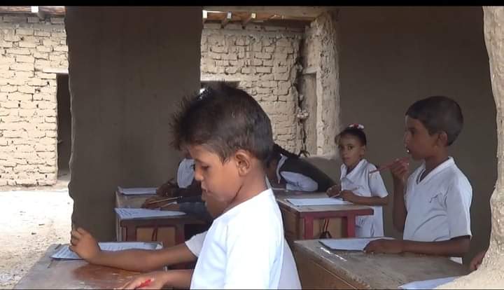 مدرسة من الطين تكافح لإعادة المستقبل في أبين