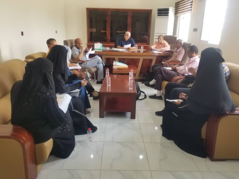 فضيل يترأس اجتماع اللجنة الخاصة بالورشة العلمية في جامعة لحج