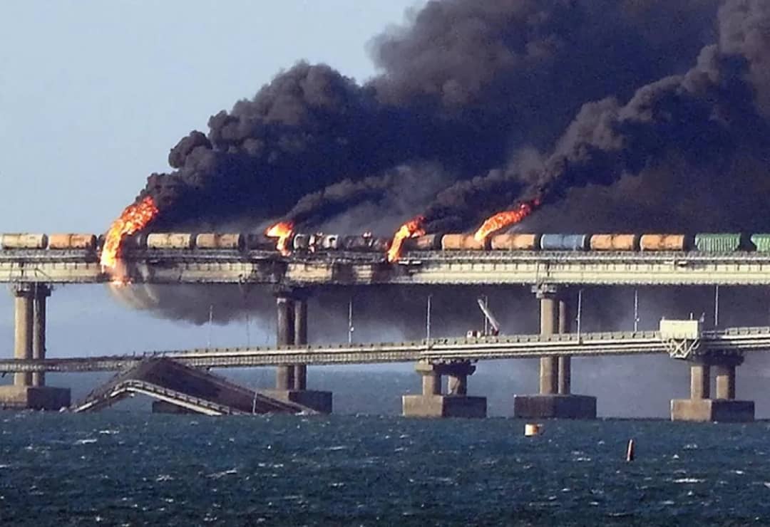 ما آخر تطورات انفجار جسر كيرتش الواصل روسيا بالقرم؟