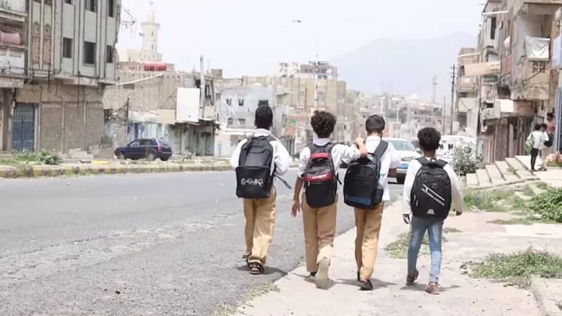 الصليب الأحمر: أكثر من مليوني طفل تسربوا من التعليم في اليمن