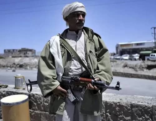 مسقط.. بؤرة ابتزاز الرياض وأبوظبي أم التفاف خليجي لتطويق “الفوضى اليمنية”