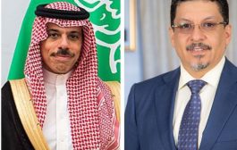 وزير الخارجية يبحث مع نظيره السعودي تداعيات الهجمات الارهابية الحوثية على الموانئ النفطية